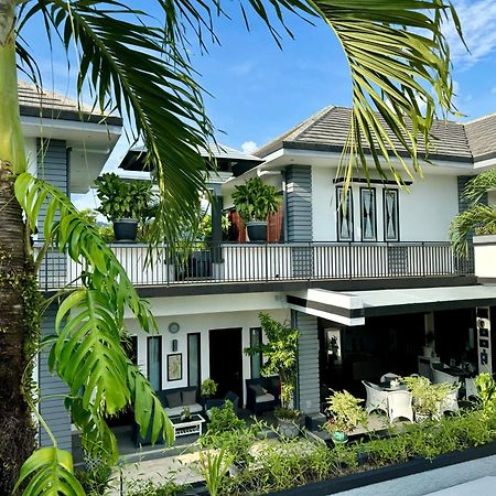 Villa Rumah Putih Abu Abu Senggigi Buitenkant foto