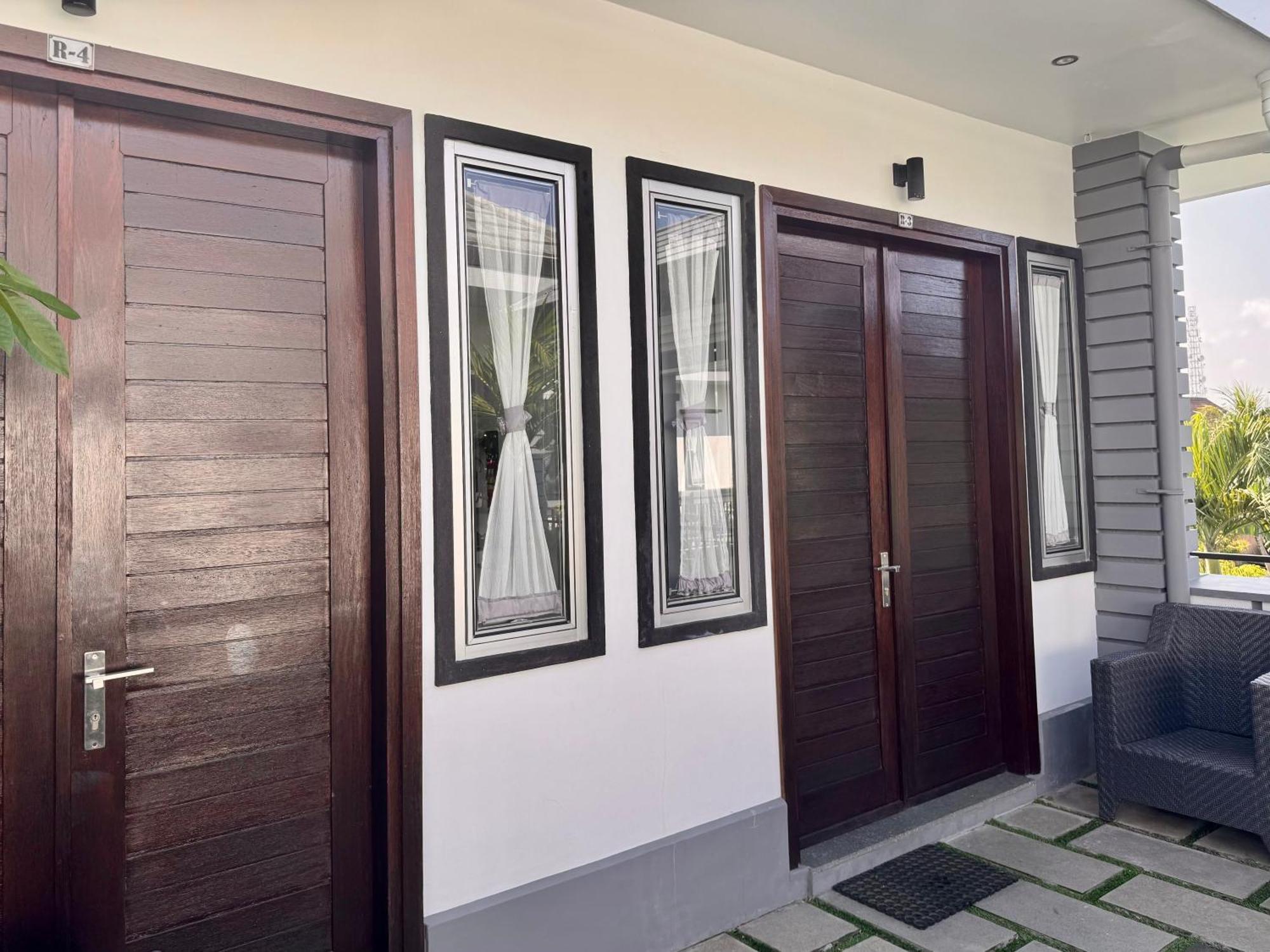 Villa Rumah Putih Abu Abu Senggigi Buitenkant foto