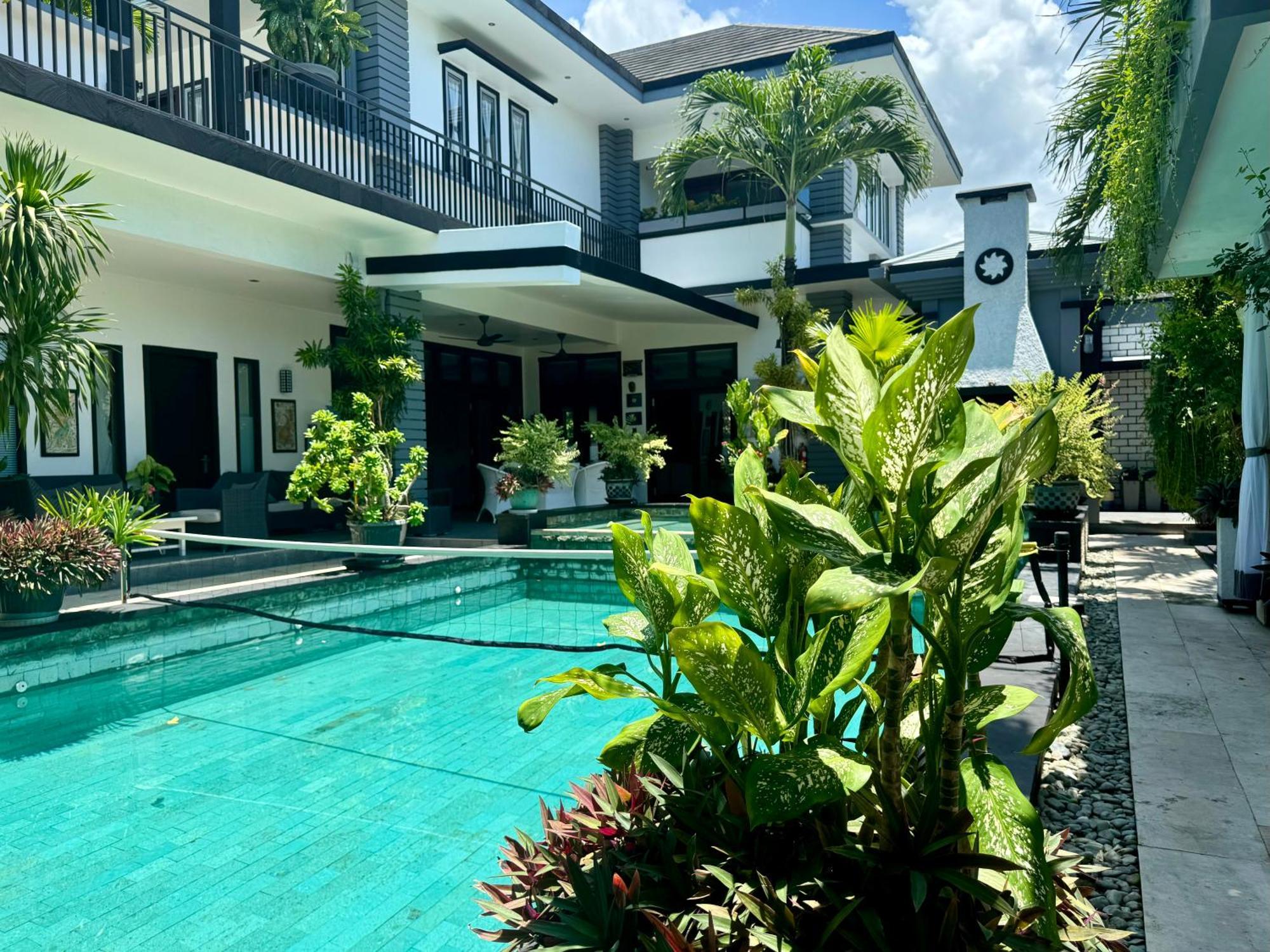 Villa Rumah Putih Abu Abu Senggigi Buitenkant foto
