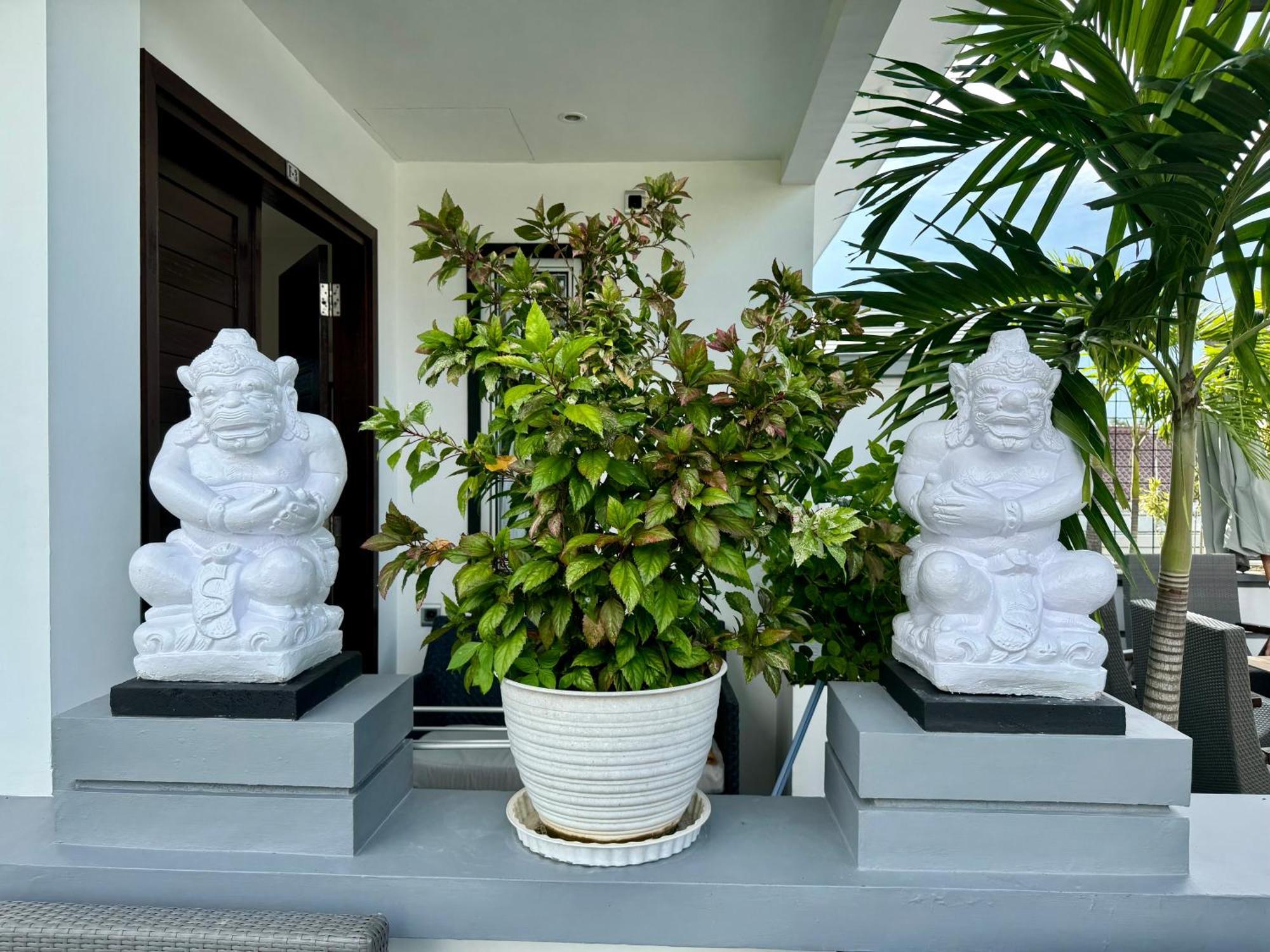 Villa Rumah Putih Abu Abu Senggigi Buitenkant foto