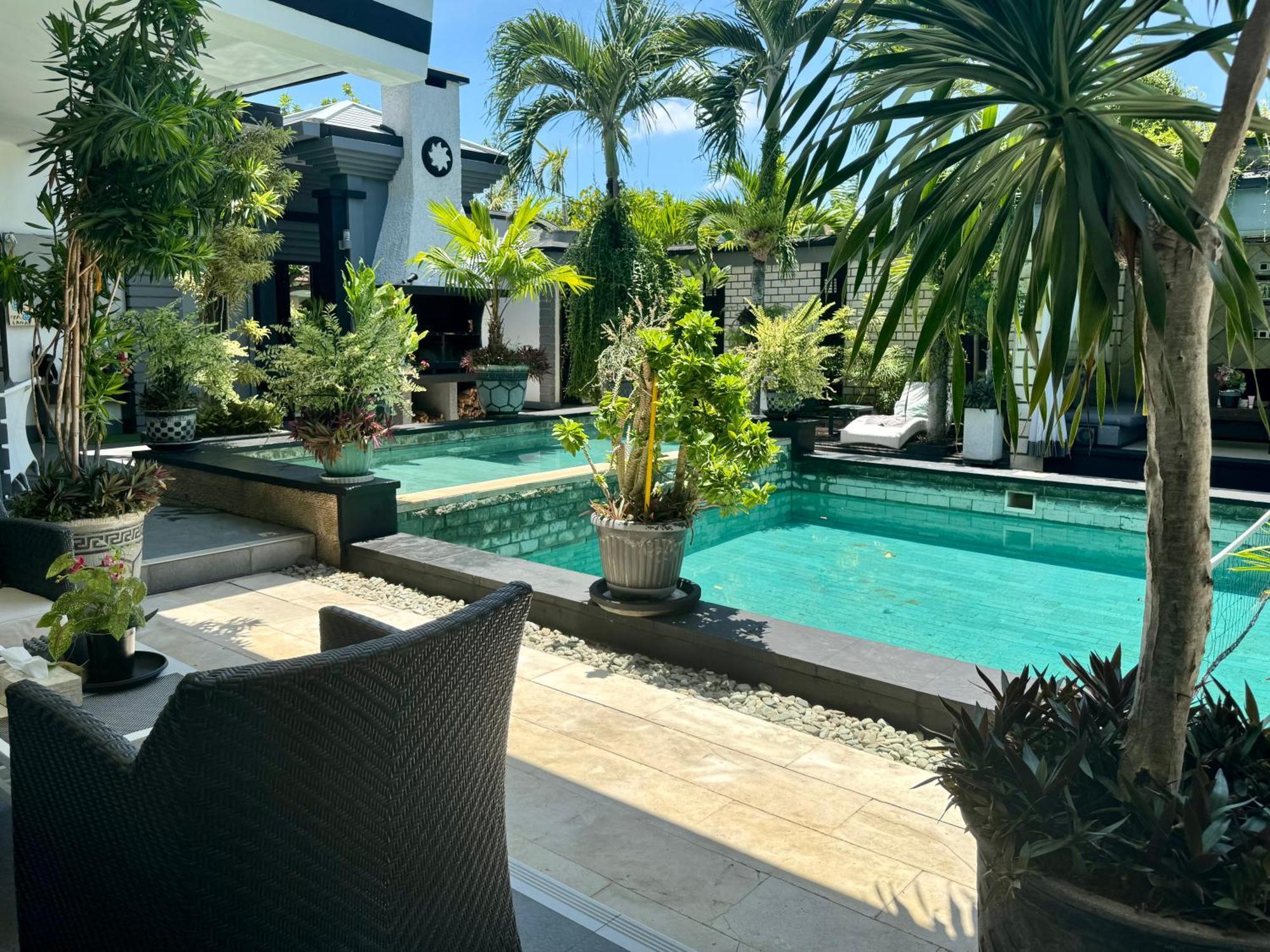 Villa Rumah Putih Abu Abu Senggigi Buitenkant foto