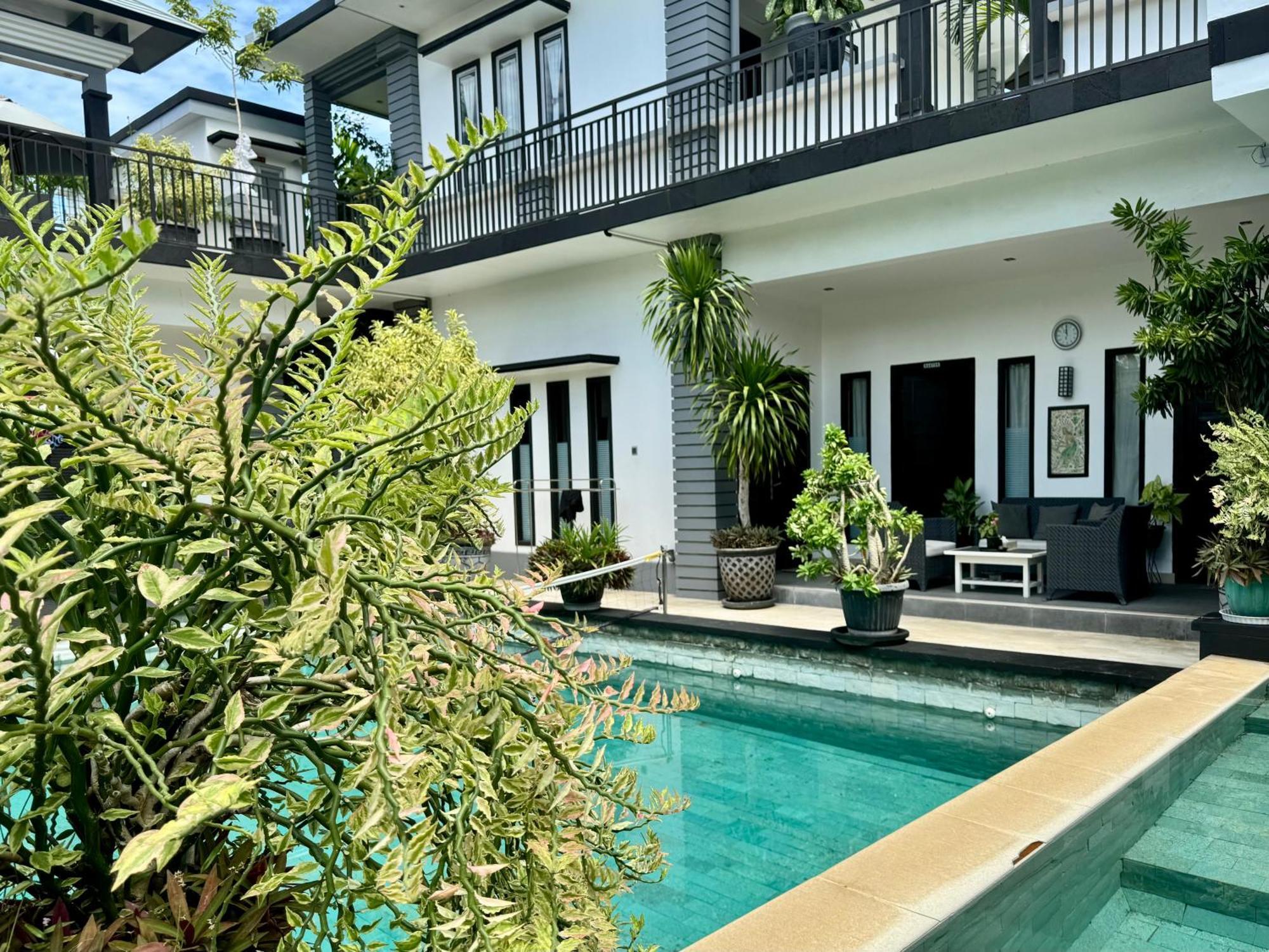 Villa Rumah Putih Abu Abu Senggigi Buitenkant foto