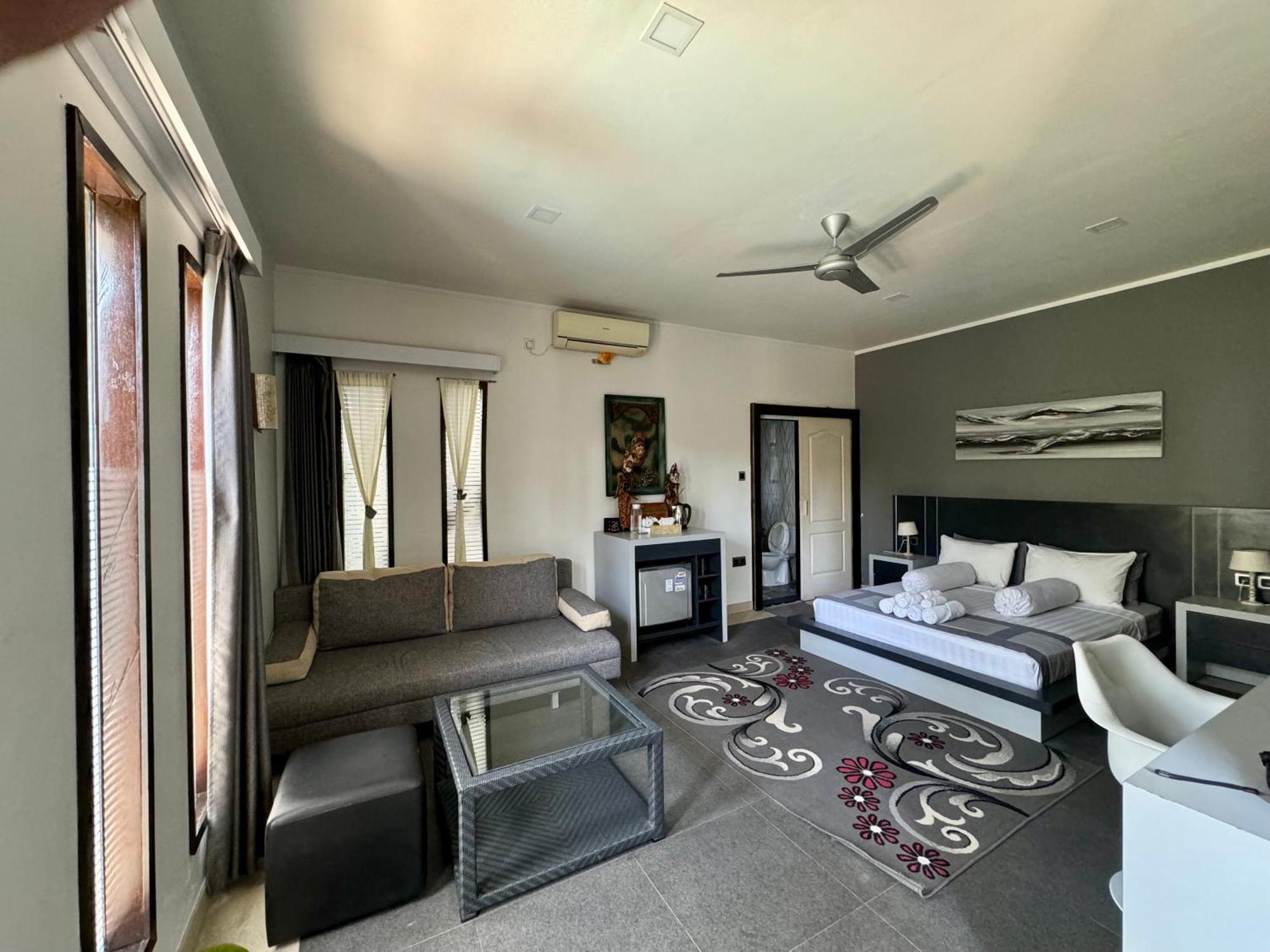 Villa Rumah Putih Abu Abu Senggigi Buitenkant foto