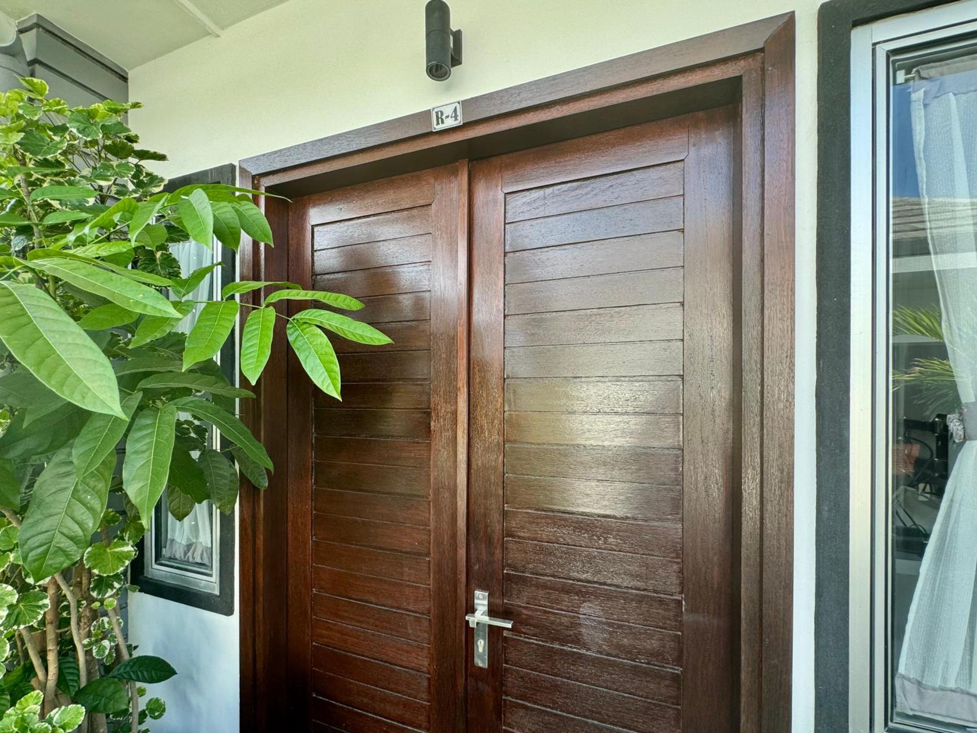Villa Rumah Putih Abu Abu Senggigi Buitenkant foto