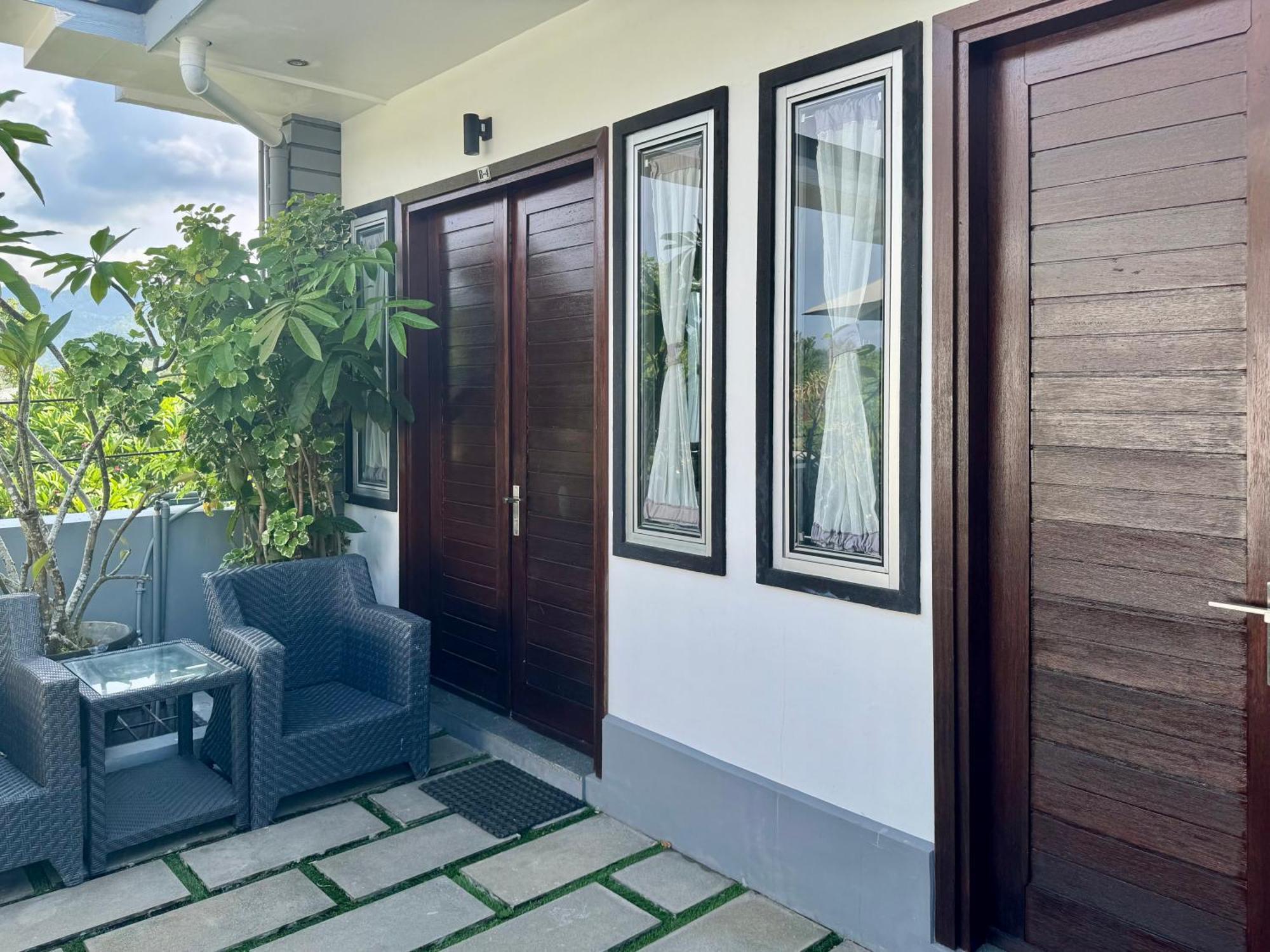 Villa Rumah Putih Abu Abu Senggigi Buitenkant foto
